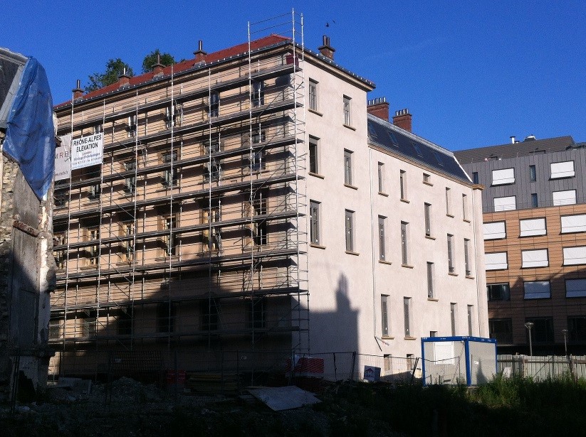 Extérieur de l'ancienne cure de la Clinique des Bains
