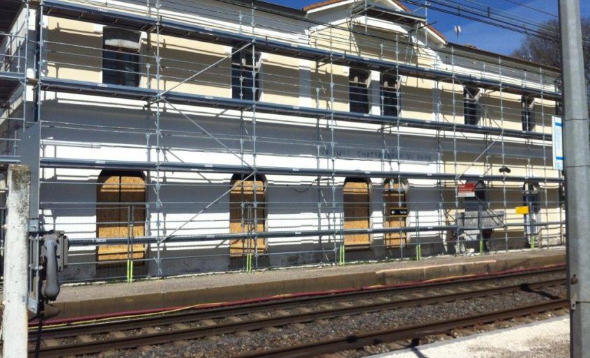 Extérieur de la gare pendant travaux