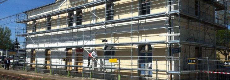Extérieur de la gare pendant travaux