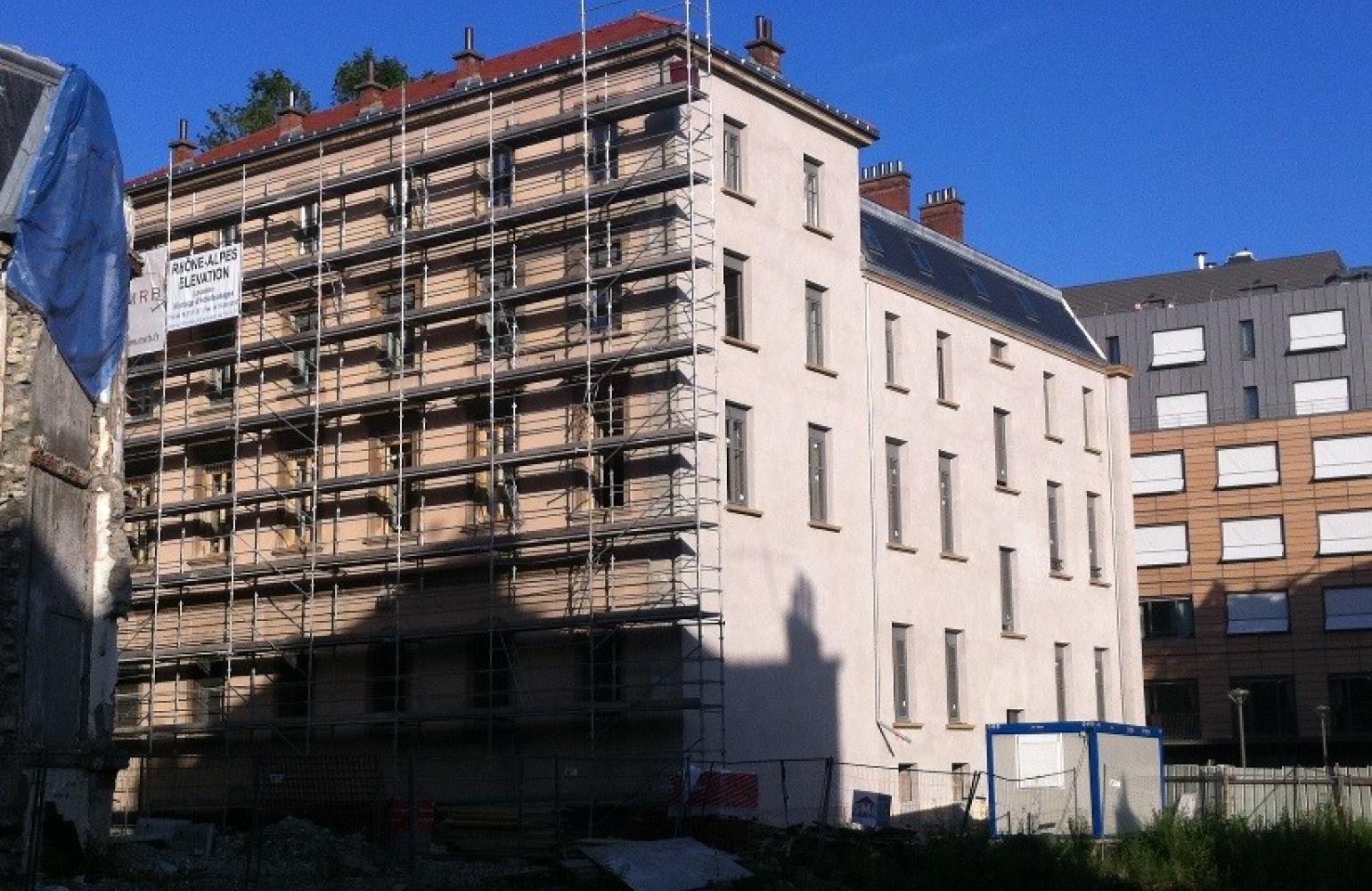 Extérieur de l'ancienne cure de la Clinique des Bains