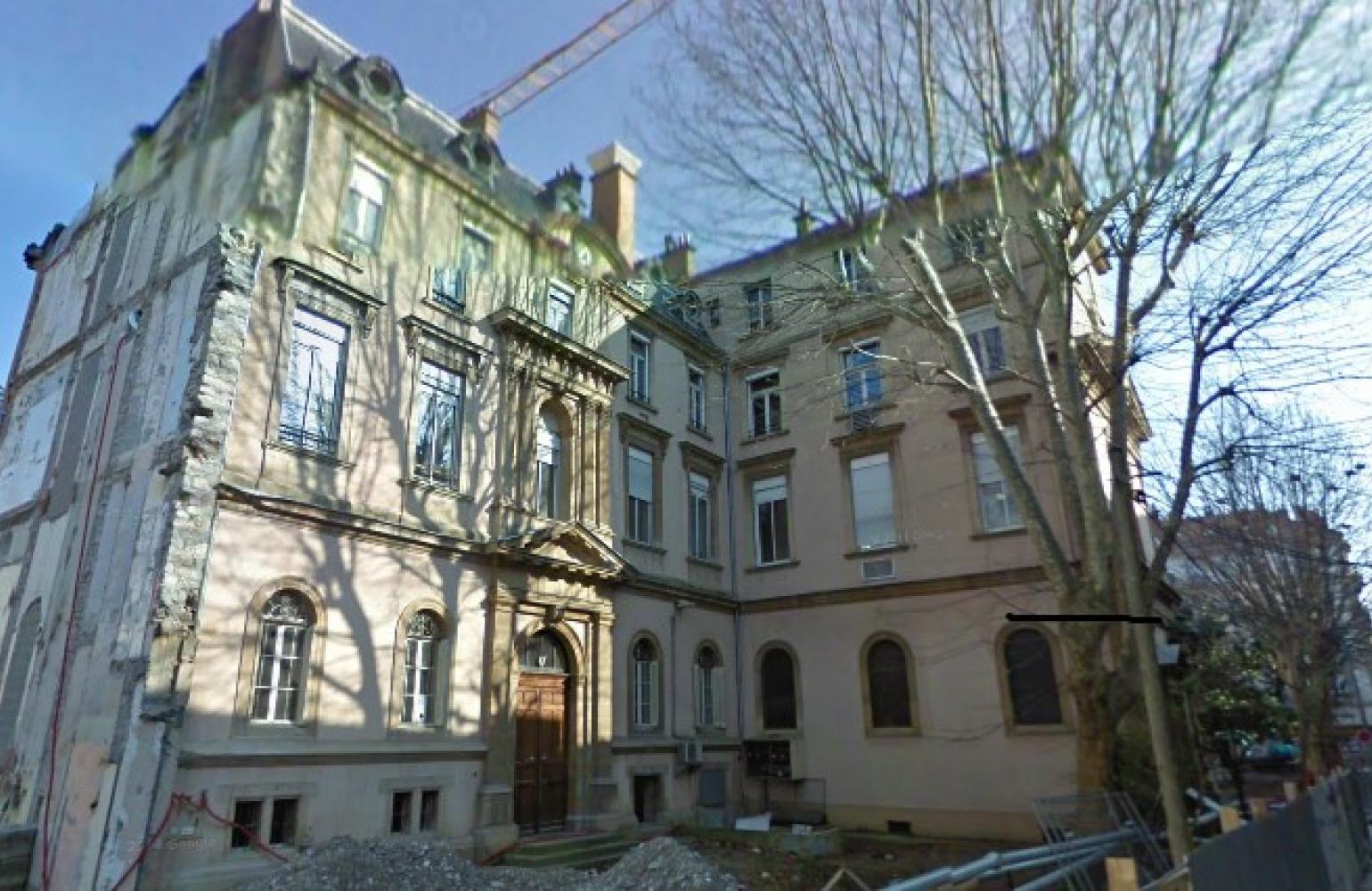 Extérieur de l'ancienne cure de la Clinique des Bains